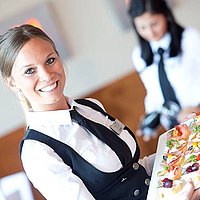 bigBOX Catering Bedienung mit Snacks